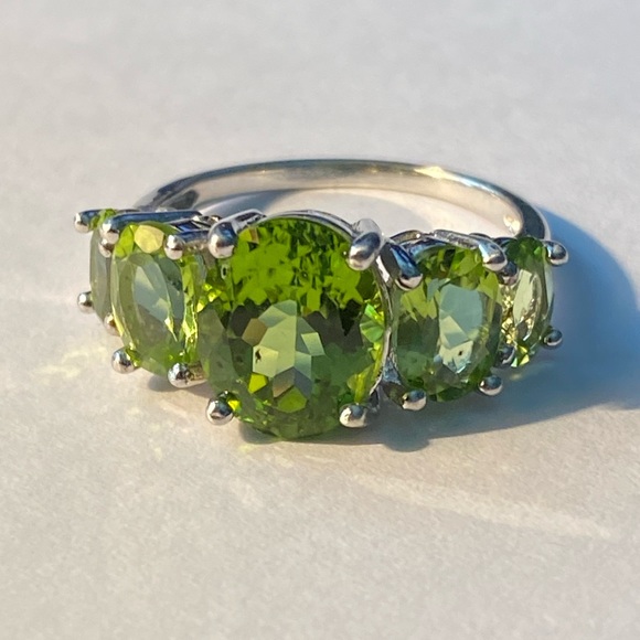 Sterling Silver Green Stone Ring - Picture 1 of 9
